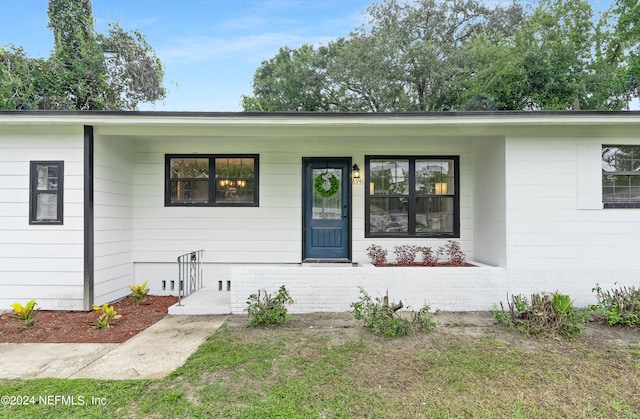 single story home with covered porch