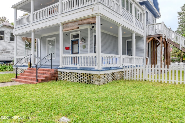 view of front of property featuring a porch and a front yard