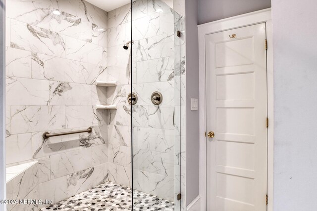 bathroom with tiled shower