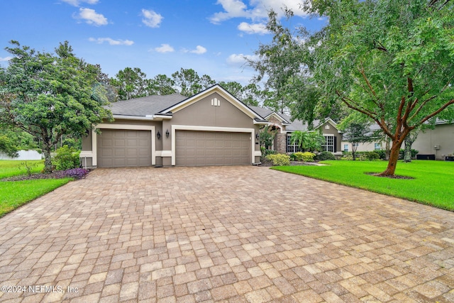 view of front of house featuring a front lawn and a garage