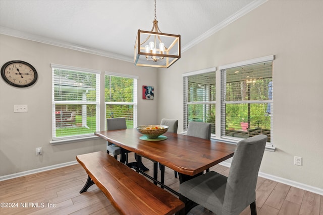 dining room with crown molding, lofted ceiling, a chandelier, and light hardwood / wood-style flooring