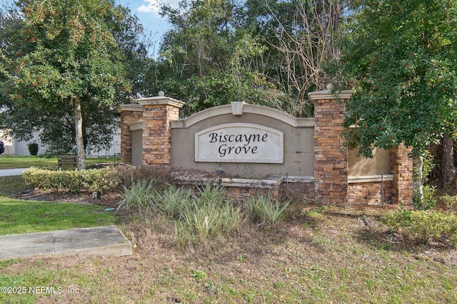 view of community / neighborhood sign