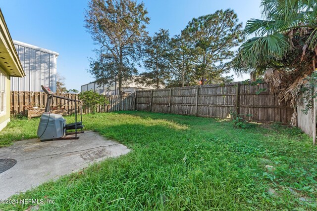 view of yard with a patio