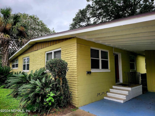 view of front of house featuring a carport