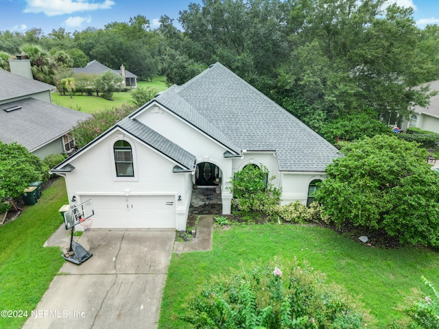 view of front facade featuring a garage and a front lawn