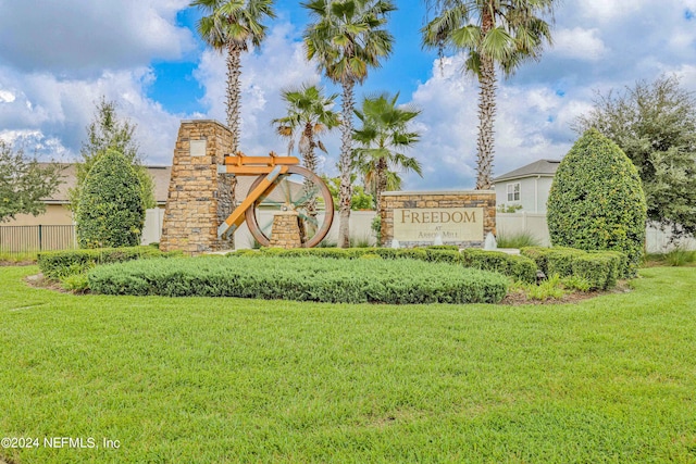 community / neighborhood sign featuring a lawn