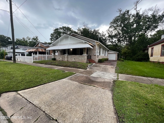 bungalow-style home featuring a front lawn