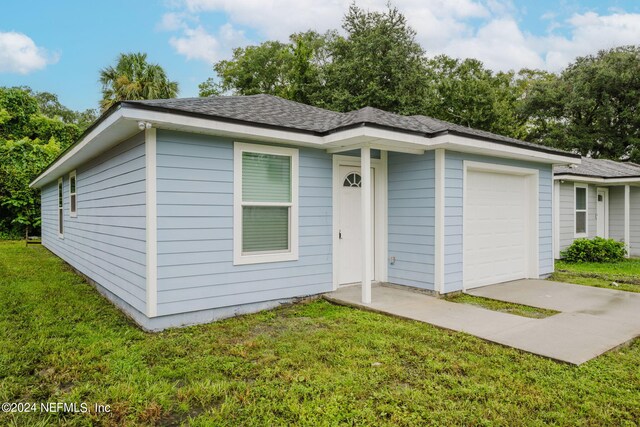 view of front of house with a garage and a front yard