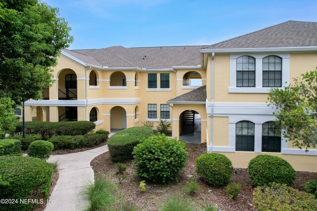 view of front of house with a balcony