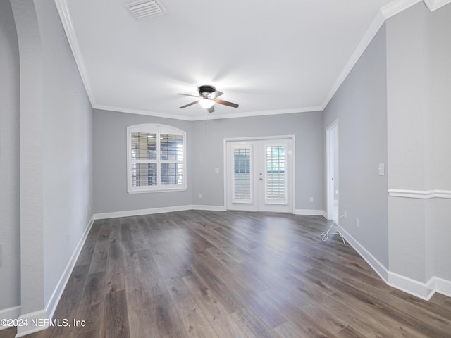 unfurnished room featuring dark wood-type flooring, ceiling fan, and crown molding