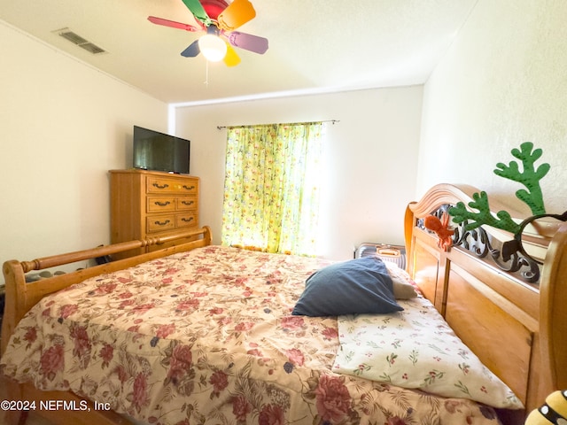 bedroom with ceiling fan