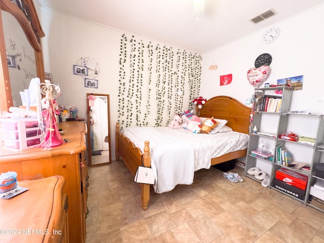 bedroom with ceiling fan