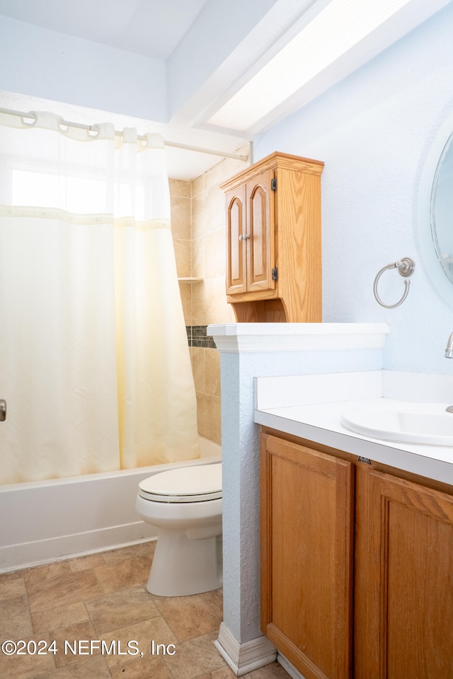 full bathroom with shower / tub combo with curtain, vanity, and toilet