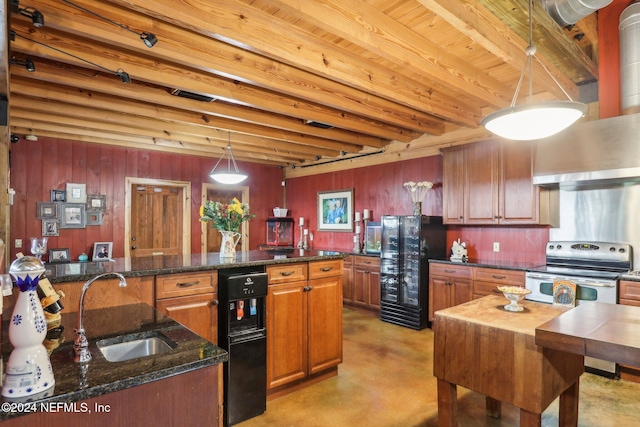 kitchen with finished concrete flooring, stainless steel electric range oven, freestanding refrigerator, extractor fan, and a sink