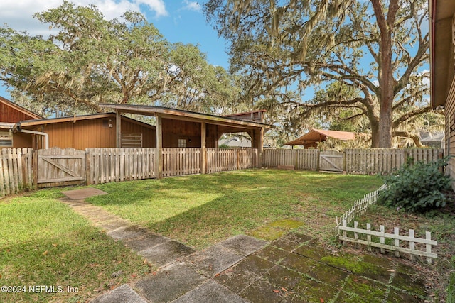 view of yard featuring a gate