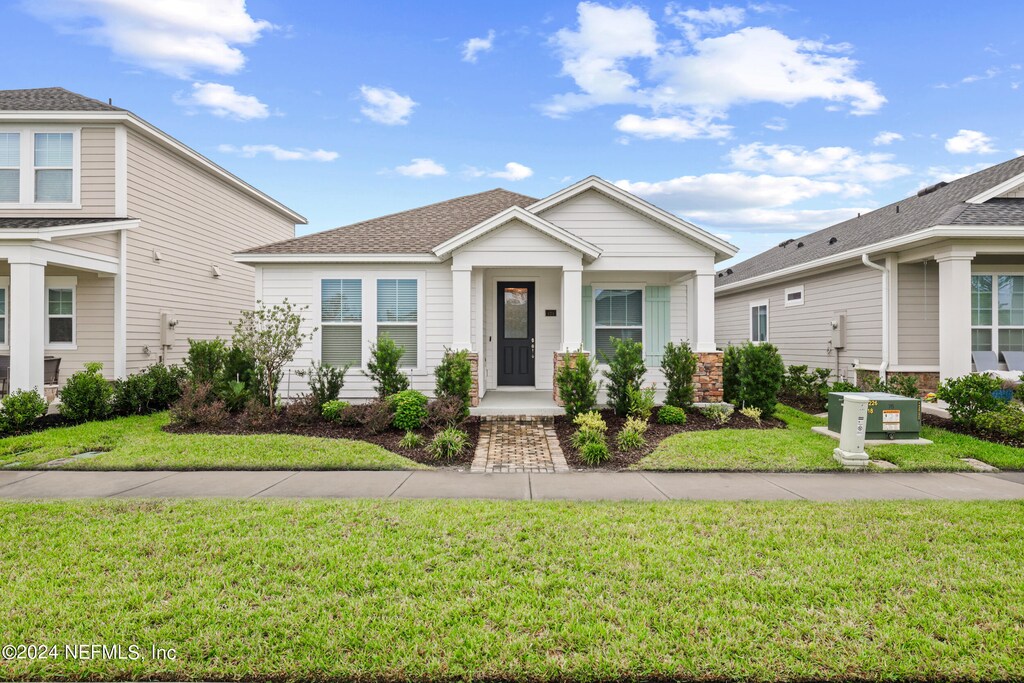 view of front of house with a front yard