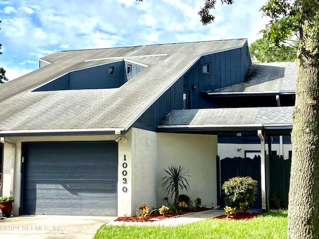 view of front of house featuring a garage