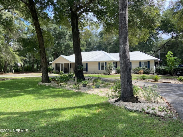 ranch-style house with a front yard