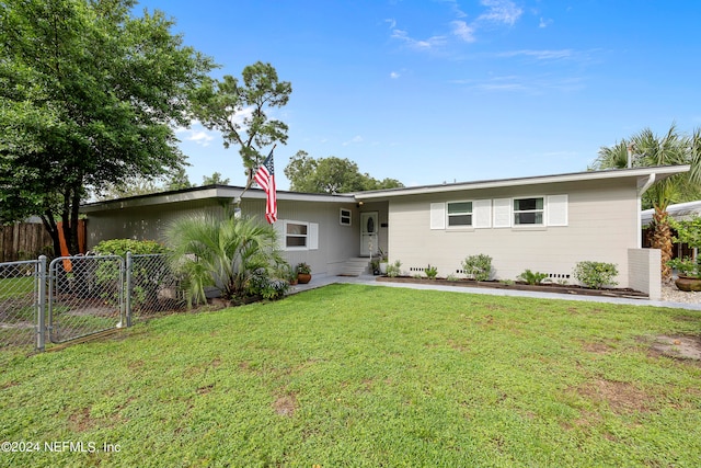 single story home with a front yard