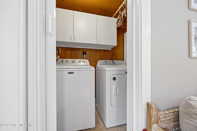 laundry room featuring cabinets and independent washer and dryer