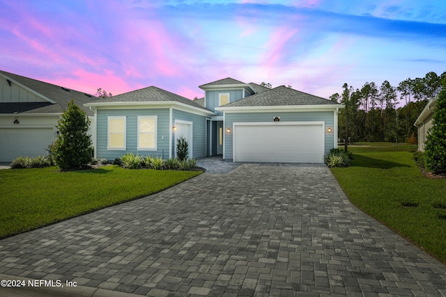 view of front facade featuring a garage and a lawn