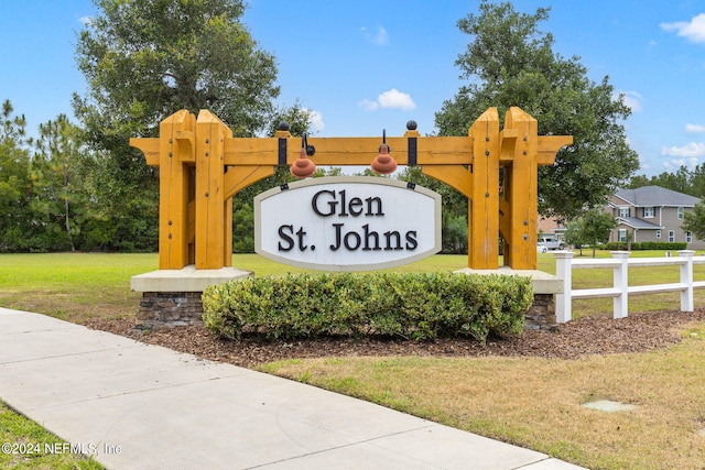 community sign with a lawn