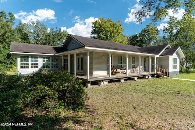 view of front of house with covered porch and a front yard