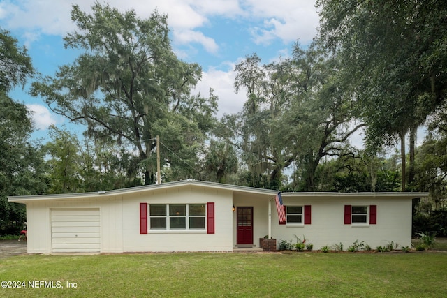 single story home featuring a garage and a front lawn