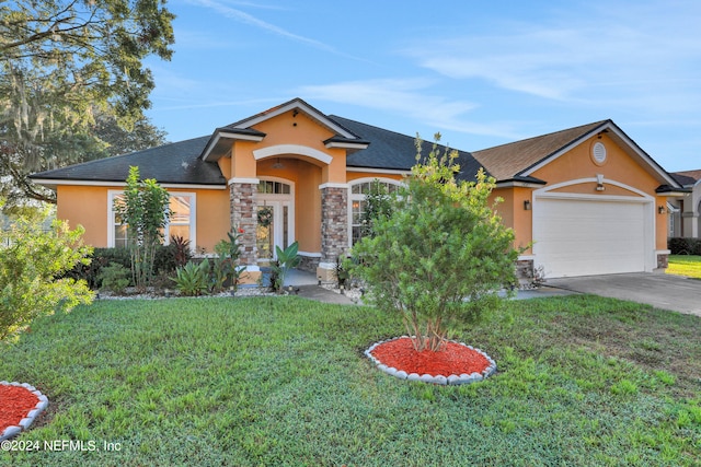 view of front of home featuring a garage and a front yard