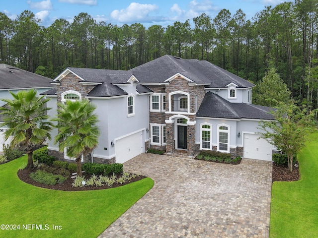 view of front of house featuring a front lawn and a garage