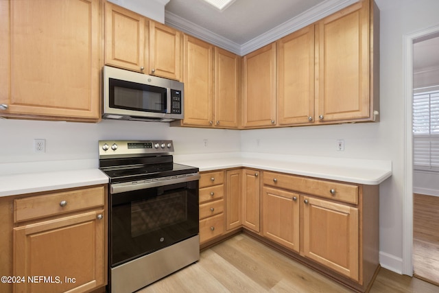 kitchen featuring appliances with stainless steel finishes, crown molding, and light wood-type flooring