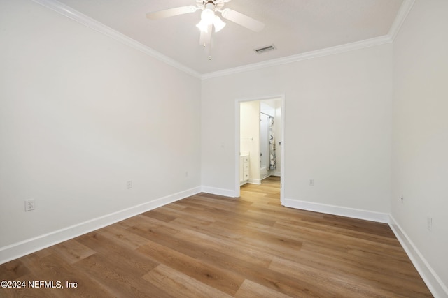 unfurnished room featuring light wood-type flooring, ceiling fan, and crown molding