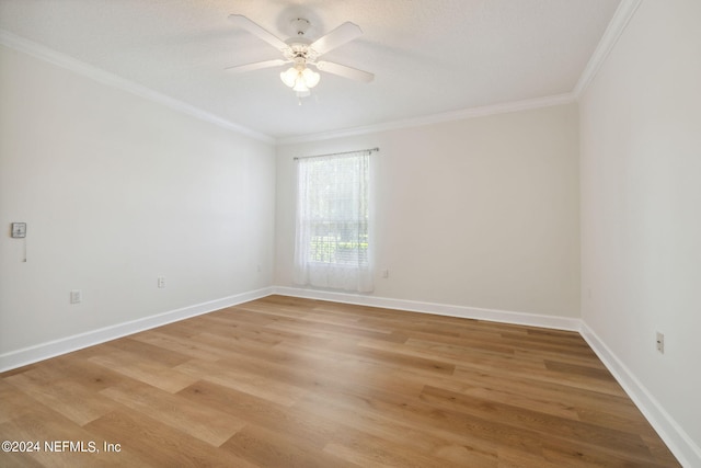 unfurnished room featuring light wood-type flooring, crown molding, and ceiling fan