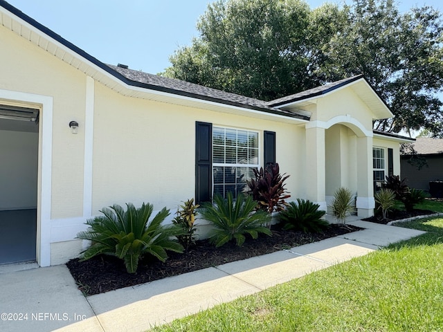 view of front of house featuring stucco siding