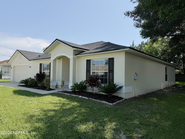 ranch-style house with stucco siding, a shingled roof, a garage, and a front yard