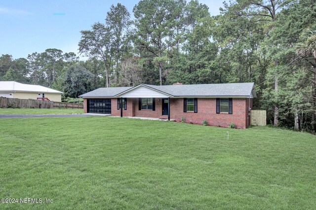 ranch-style home with a front yard