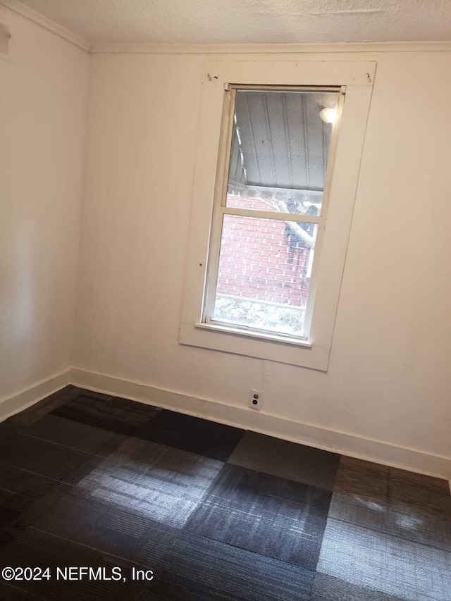 empty room featuring a textured ceiling