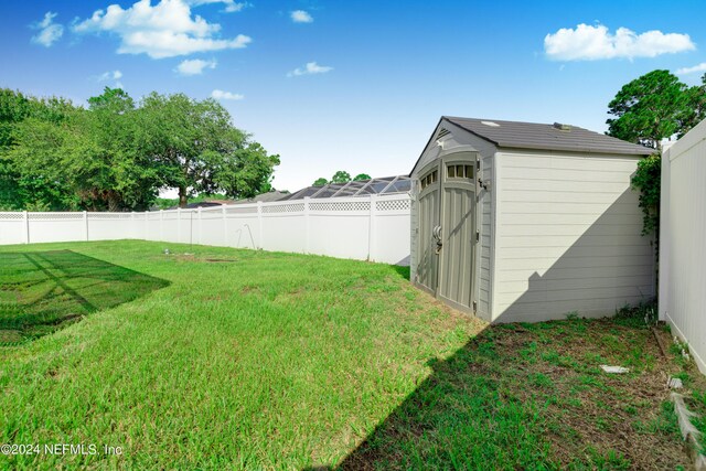 view of yard featuring a storage unit