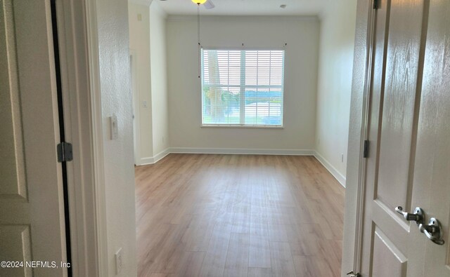 unfurnished room with light hardwood / wood-style floors and ceiling fan