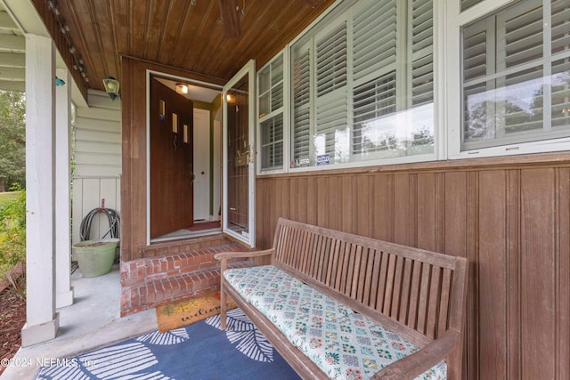 property entrance featuring covered porch