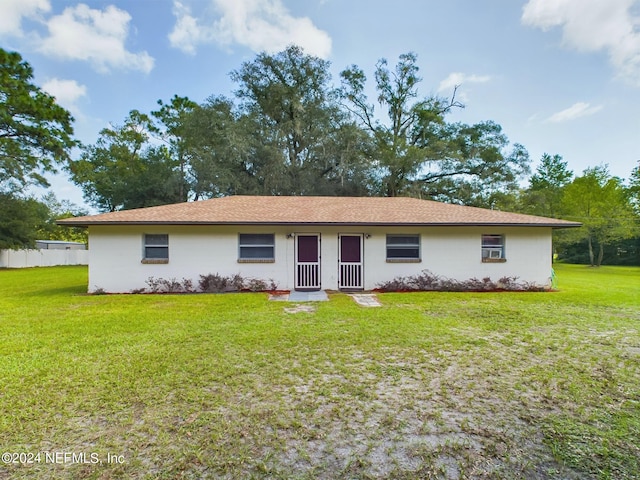 single story home featuring fence and a front lawn