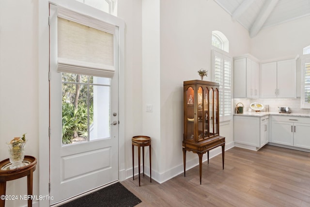 1505 Lakeside Ct, Fernandina Beach, FL 32034 - interior space featuring light wood-style flooring, lofted ceiling with beams, and baseboards