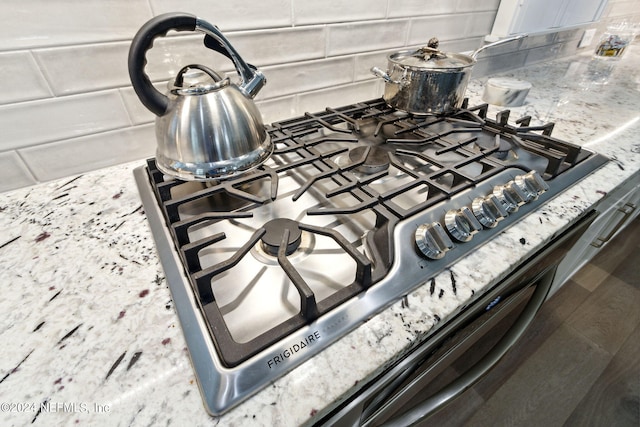 1505 Lakeside Ct, Fernandina Beach, FL 32034 - interior details with stainless steel gas stovetop and decorative backsplash