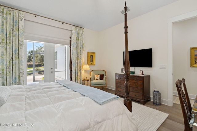 1505 Lakeside Ct, Fernandina Beach, FL 32034 - bedroom with baseboards, access to exterior, visible vents, and wood finished floors