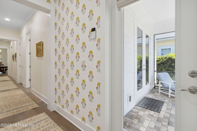 1505 Lakeside Ct, Fernandina Beach, FL 32034 - hall featuring crown molding, recessed lighting, baseboards, wallpapered walls, and wood finished floors