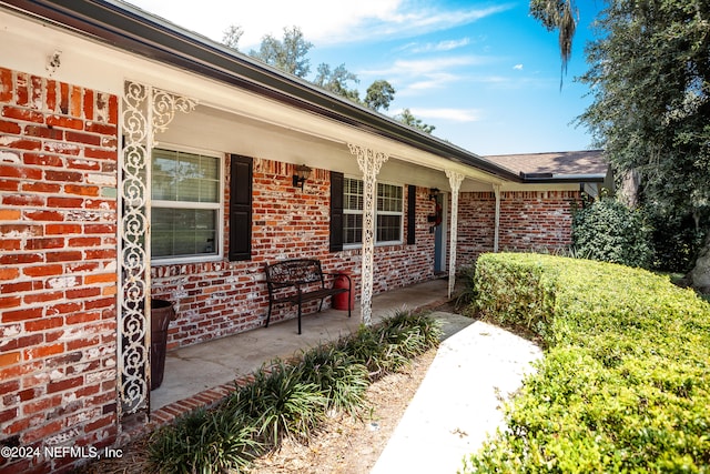 property entrance with covered porch