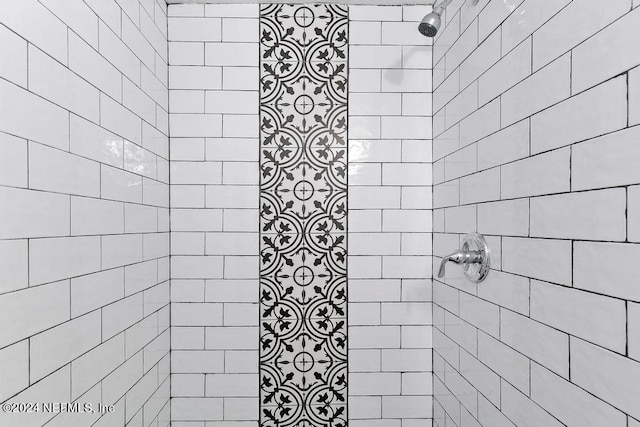 bathroom featuring tiled shower