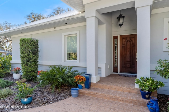 entrance to property featuring covered porch