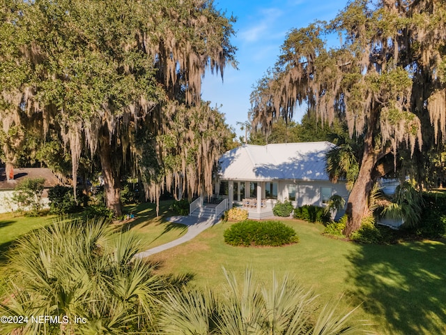 view of front of house with a front yard