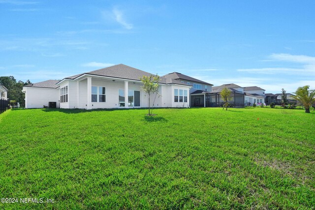 back of house featuring a yard